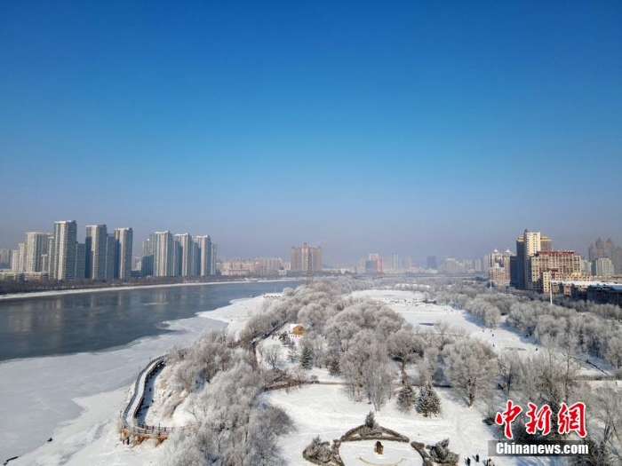 吉林城區(qū)現(xiàn)大范圍霧凇