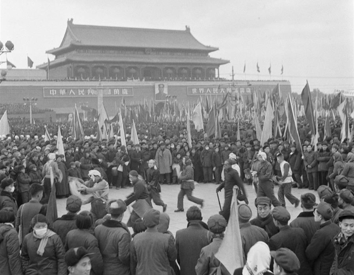 1956年1月15日，北京各界20多萬人在天安門廣場舉行慶祝社會主義改造勝利聯(lián)歡大會。新華社發(fā).jpg