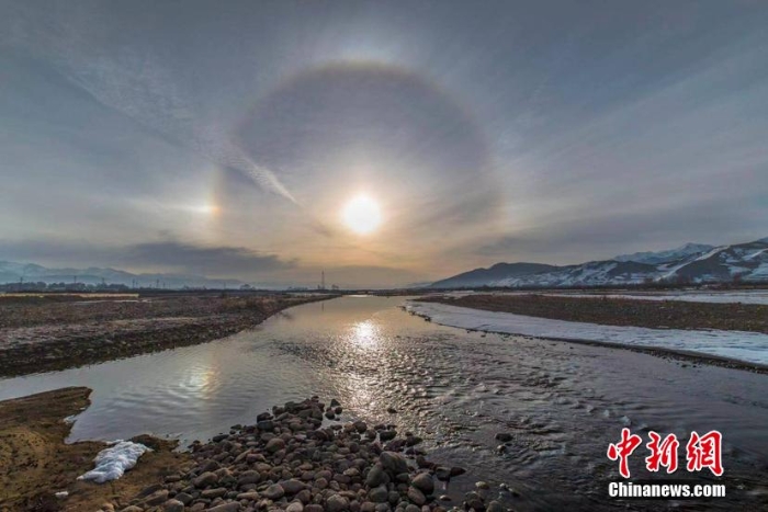 罕見！青海門源天空出現(xiàn)“幻日”奇觀