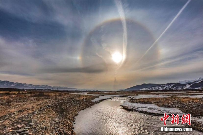 罕見！青海門源天空出現(xiàn)“幻日”奇觀