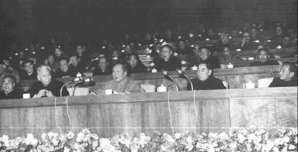 1962年1月27日,毛澤東,劉少奇,周恩來等七千人大會上.jpg