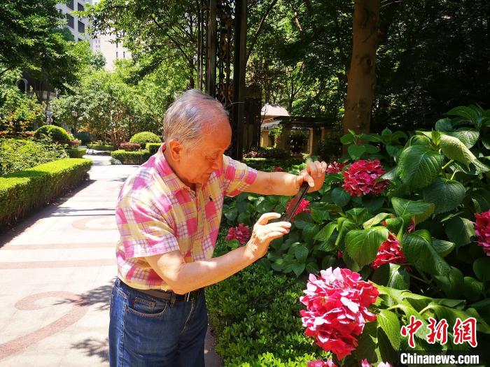 臺灣知名人士郁慕明在上海 潘清 攝