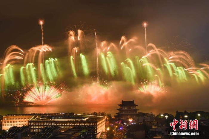 長沙舉辦大型音樂焰火晚會慶建黨100周年