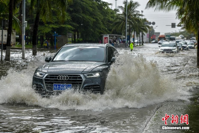 受南海熱帶低壓影響 ?？谟┯晔袇^(qū)多路段積水
