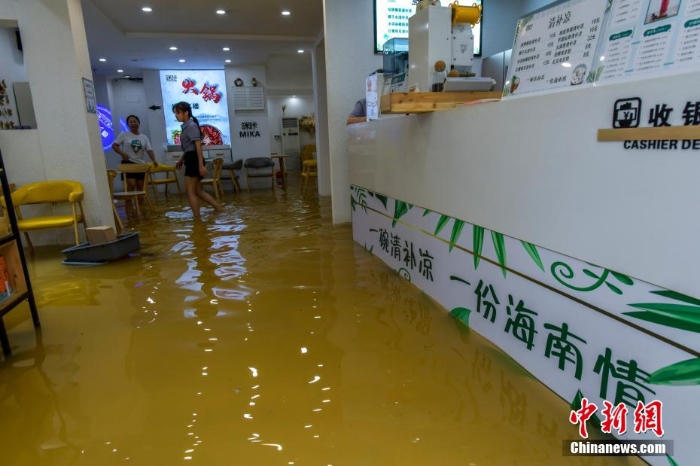 受南海熱帶低壓影響 ?？谟┯晔袇^(qū)多路段積水