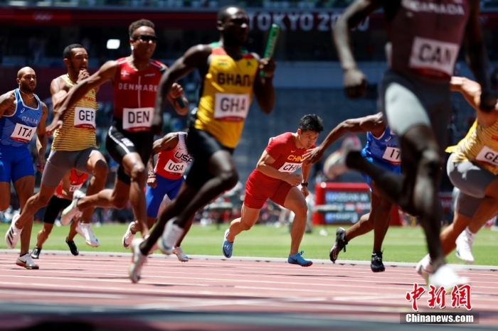 腳下生風(fēng)！東京奧運(yùn)會(huì)中國男子4x100接力晉級(jí)決賽