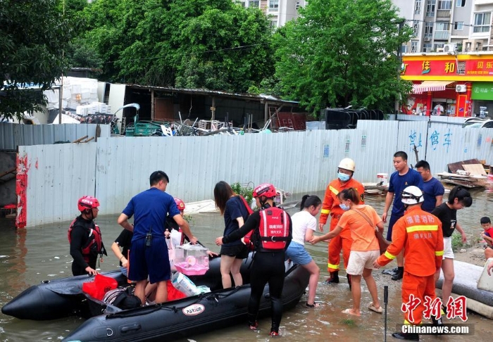 超強(qiáng)降水致福建多地積水內(nèi)澇 近9萬人次轉(zhuǎn)移