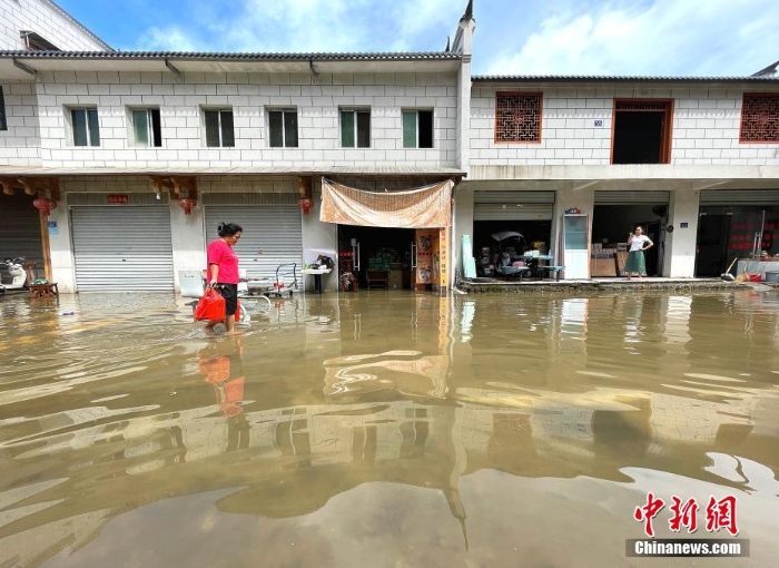 超強(qiáng)降水致福建多地積水內(nèi)澇 近9萬人次轉(zhuǎn)移