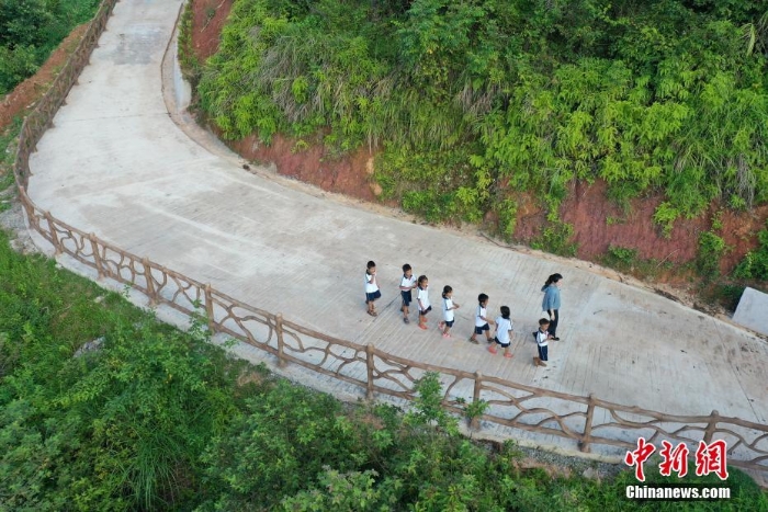 全國多地中小學(xué)迎來開學(xué)季