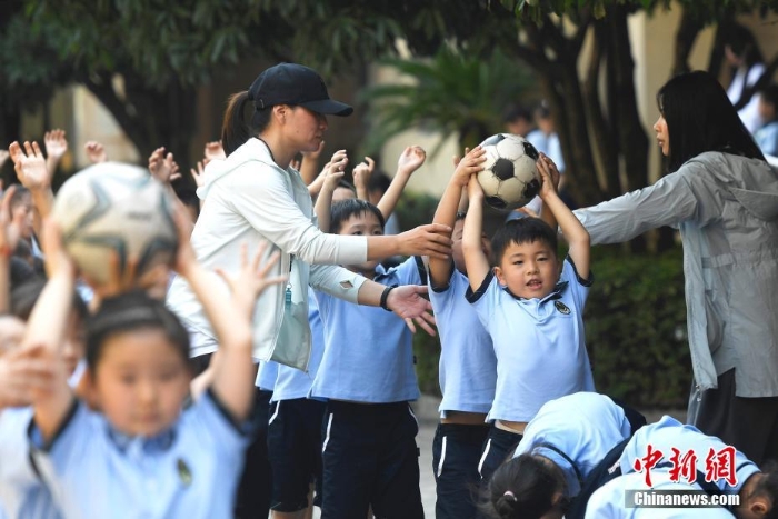 全國多地中小學(xué)迎來開學(xué)季