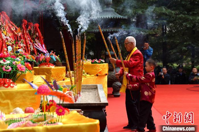 辛丑年重陽(yáng)恭祭軒轅黃帝典禮在陜西黃陵舉行。　朱浩龍 攝