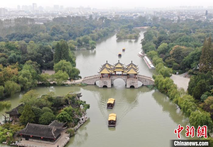 航拍揚州瘦西湖風(fēng)景區(qū)?！°蟛?攝