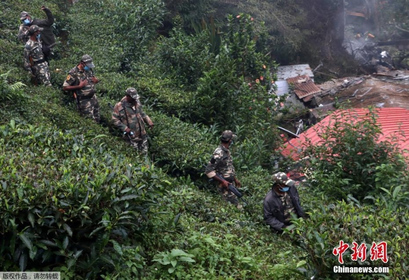 印度空軍直升機(jī)墜毀現(xiàn)場畫面曝光