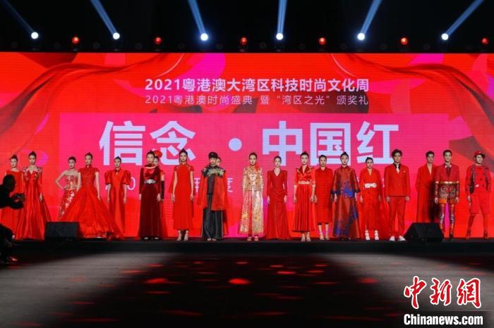時尚服裝作品亮相 林啟帆 攝