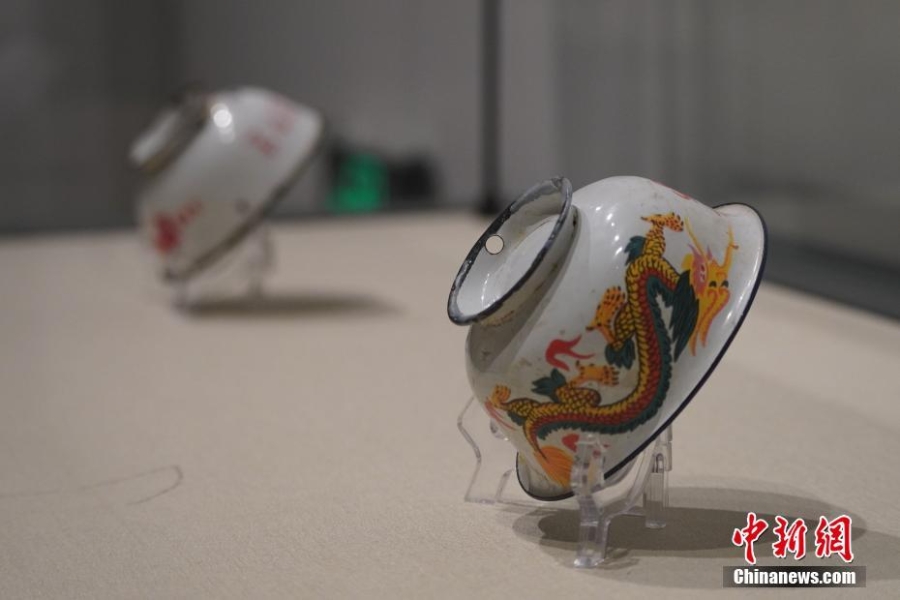 蘭州：百余件搪瓷藝術(shù)品展出 喚民眾“時(shí)代記憶”