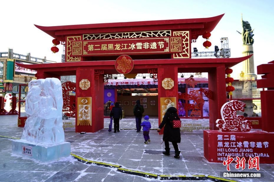 哈爾濱冰雪非遺節(jié)吸引市民“打卡”留念