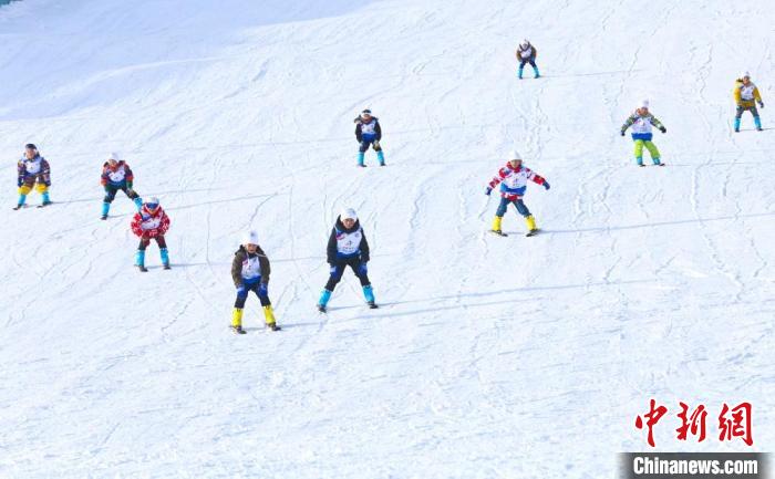 圖為甘肅省張掖市山丹縣組織的滑雪比賽。(資料圖) 張掖市委宣傳部供圖