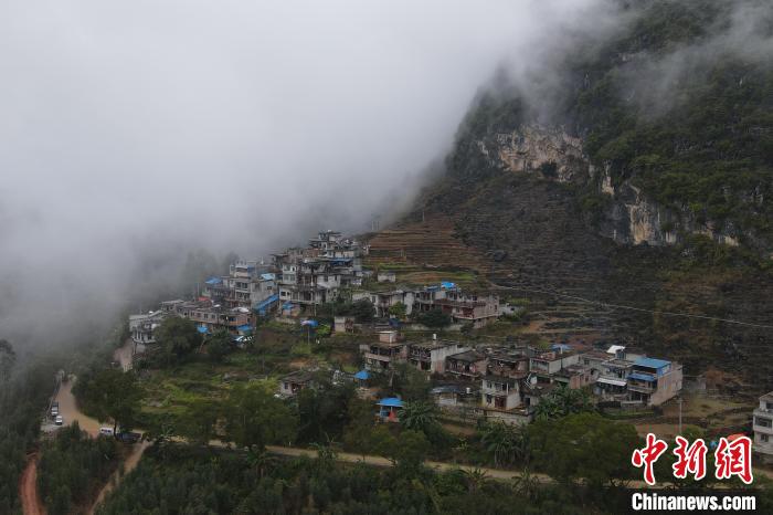 圖為德?？h隆桑鎮(zhèn)最偏僻的一個(gè)瑤族山村果甫村?！⊥鮽コ?攝