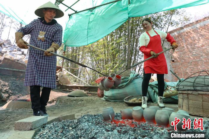 探訪貴州“威寧砂陶”制作技藝