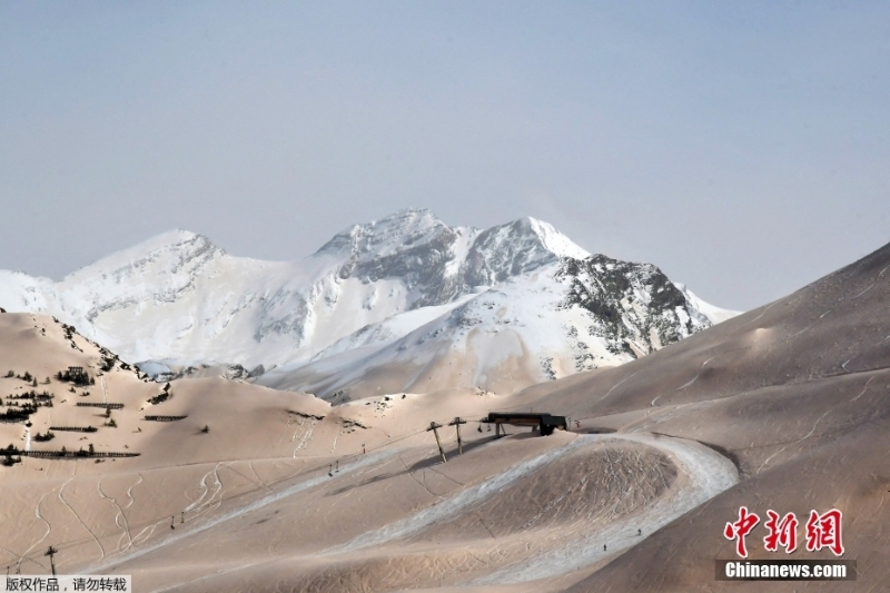 法國(guó)遭遇沙塵暴 滑雪勝地被沙塵覆蓋