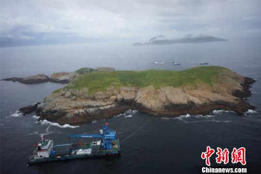 “小白礁Ⅰ號(hào)”水下考古發(fā)掘現(xiàn)場鳥瞰。