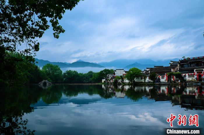 雨后徽派古村美若水墨畫卷