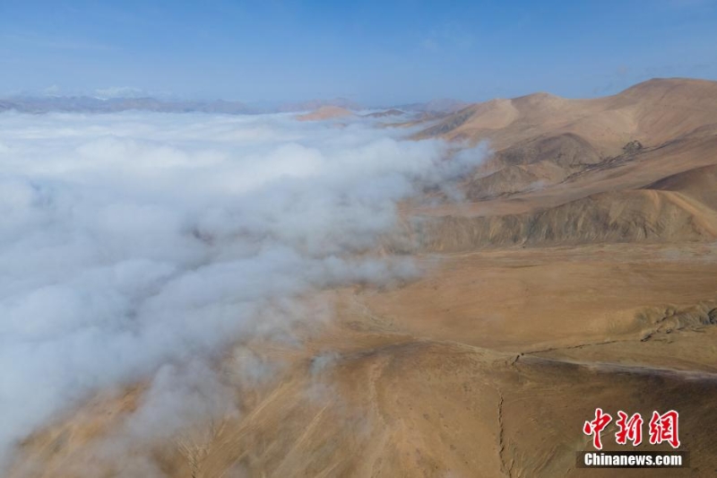 西藏珠峰現(xiàn)壯闊云海景觀