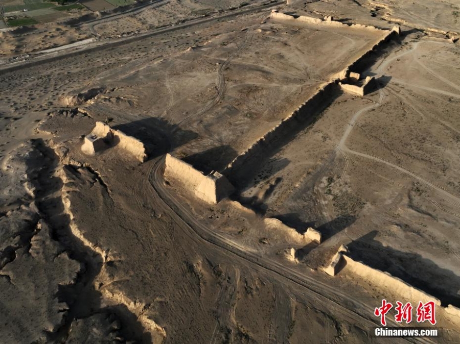 河西走廊千年漢唐古城遺址蒼涼壯美