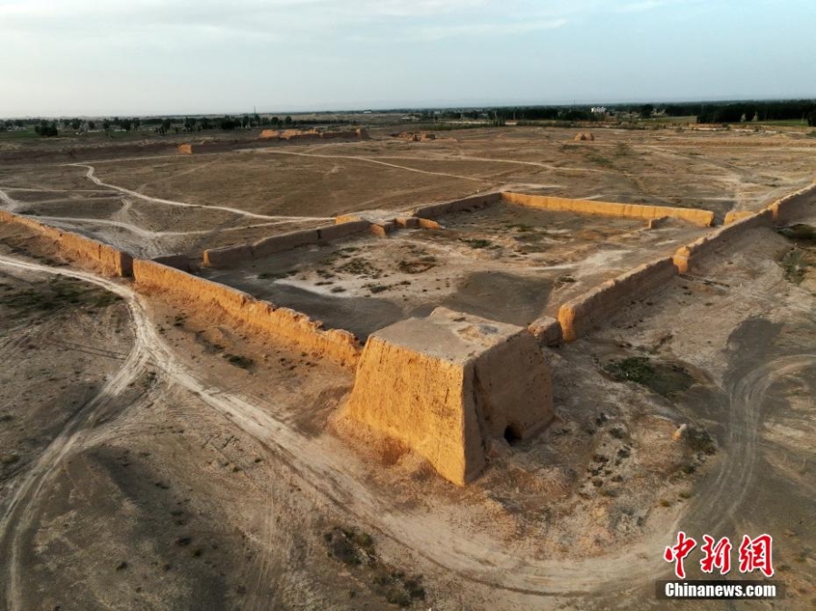 河西走廊千年漢唐古城遺址蒼涼壯美