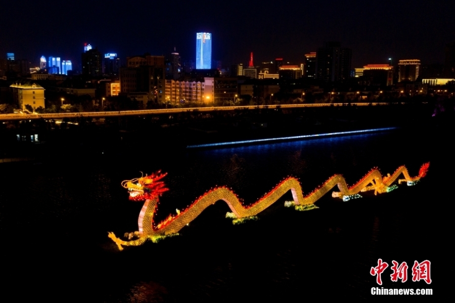 航拍太原汾河夜景 “巨龍”璀璨