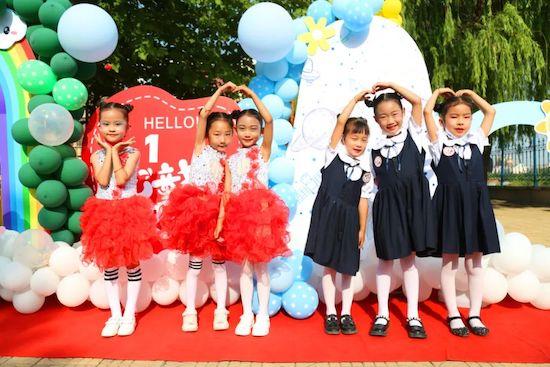 青島市城陽區(qū)夏莊街道夏莊小學(xué)開展童心沐黨恩系列慶祝活動(dòng)