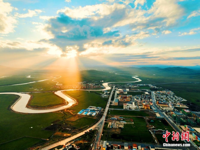 四川若爾蓋現(xiàn)雨后美景