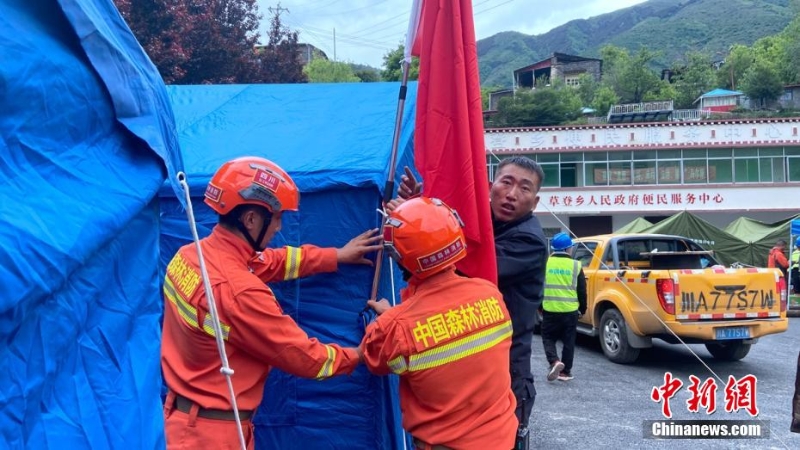 四川馬爾康地震：消防救援力量徒步抵達(dá)震中