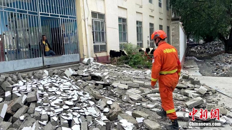 四川馬爾康地震：消防救援力量徒步抵達(dá)震中