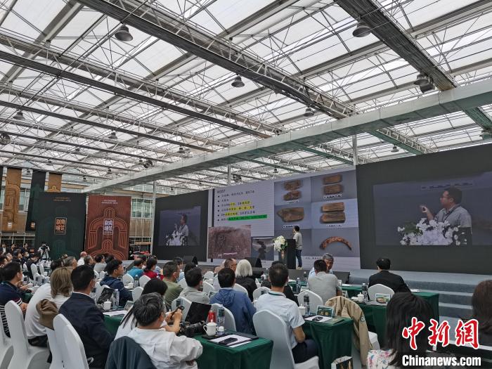 首屆鹽源青銅文化與各民族交往交流交融學術研討會現(xiàn)場?！⊥趵?攝