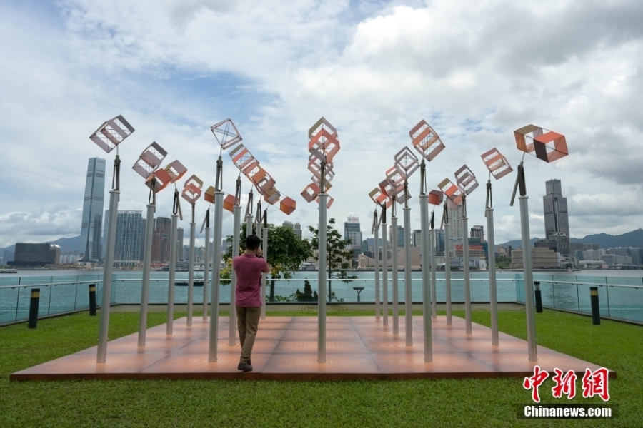 香港舉辦“藝術(shù)＠維港” 展覽慶回歸