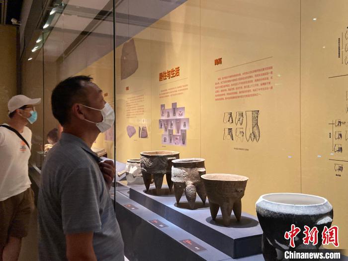 展覽現(xiàn)場?！≈煺?攝