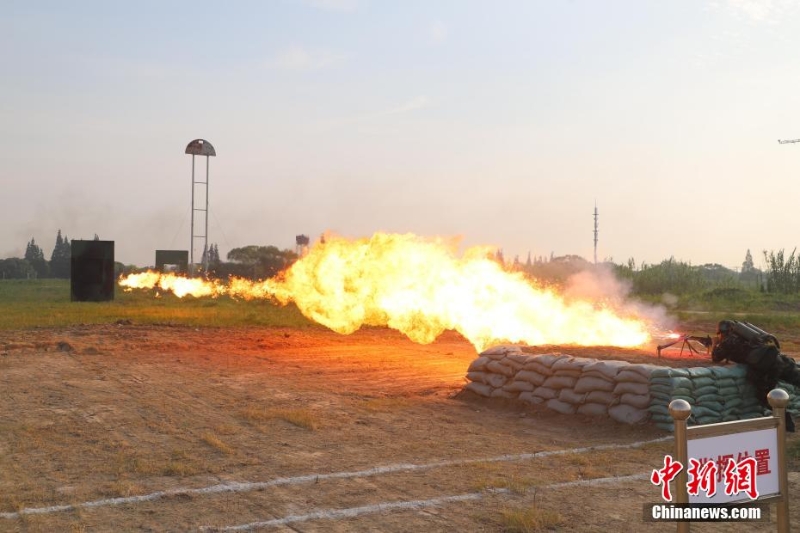 40℃高溫 武警上海總隊“三實”訓(xùn)練戰(zhàn)味十足