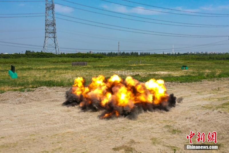 40℃高溫 武警上海總隊“三實”訓(xùn)練戰(zhàn)味十足