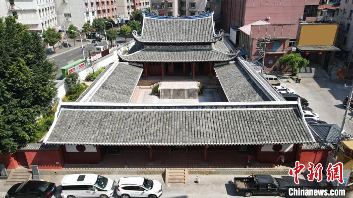 閩清文廟始建宋景德四年(公元1007年)，占地面積6201平方米，在福州“十邑”縣級(jí)文廟中規(guī)模最大?！∈Y祖德 攝