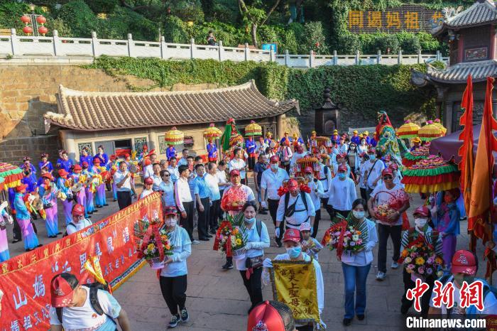 臺(tái)商臺(tái)胞湄洲島媽祖祖廟尋根謁祖?！「邅喅?攝