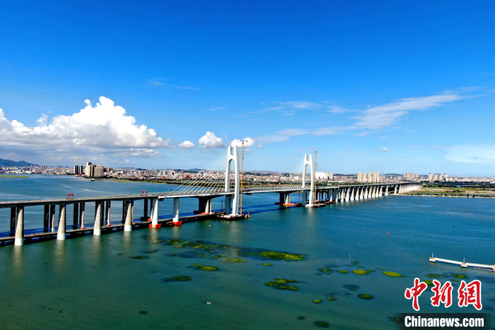 圖為航拍福廈高鐵跨海大橋。（無人機照片） <a target='_blank' href='/'>中新社</a>發(fā) 南昌鐵路 供圖