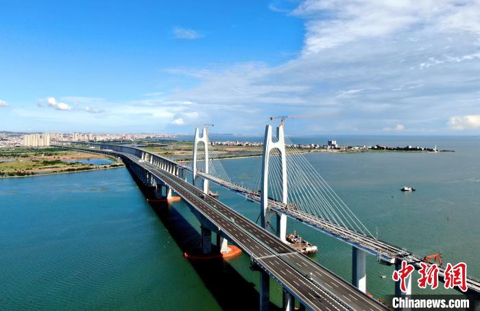 航拍福廈高鐵跨海大橋。　南昌鐵路供圖