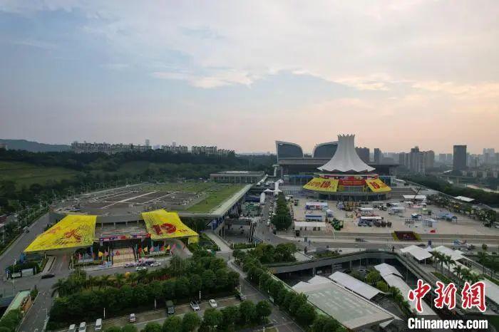 航拍南寧國際會(huì)展中心“煥”新顏，迎接?xùn)|博會(huì)。俞靖 攝
