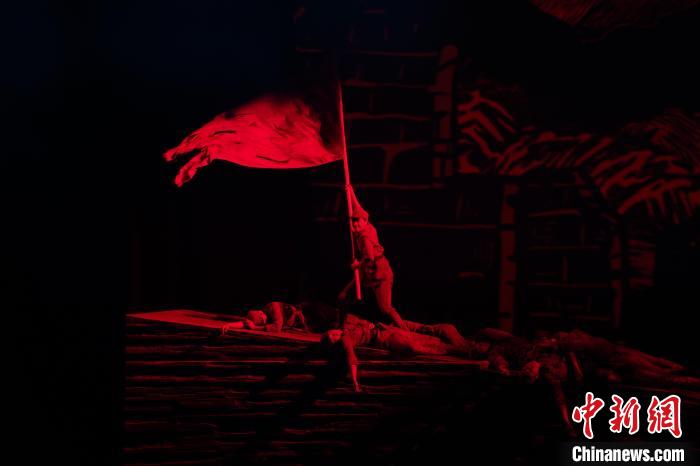 首屆“大戲看北京”展演季開幕大戲——原創(chuàng)舞蹈詩劇《楊家?guī)X的春天》劇照。首屆“大戲看北京”展演季主辦方供圖 首屆“大戲看北京”展演季主辦方供圖