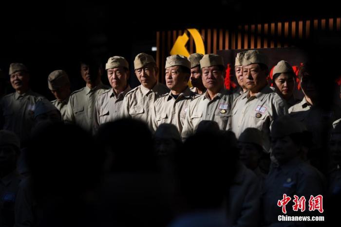 1月16日，由云南滇西抗戰(zhàn)歷史文化研究會-南僑機(jī)工學(xué)會與937文創(chuàng)園區(qū)共同策劃完成的文創(chuàng)項(xiàng)目“937滇緬公路體驗(yàn)館”在昆明開館。觀眾可在館內(nèi)了解滇緬公路的修建、南僑機(jī)工支援抗戰(zhàn)等歷史。 <a target='_blank' href='/'>中新社</a>記者 康平 攝