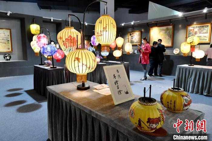 臺灣燈籠展場?！蚊?攝