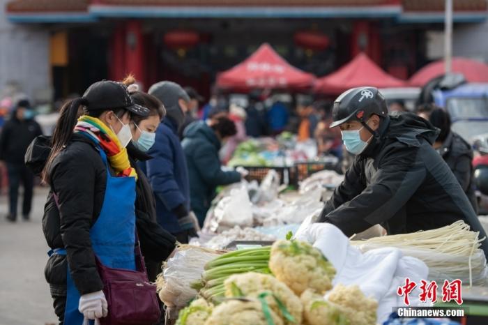 近日，太原市各城區(qū)穩(wěn)步推進(jìn)市場(chǎng)主體復(fù)工復(fù)市。 <a target='_blank' href='/'>中新社</a>記者 韋亮 攝