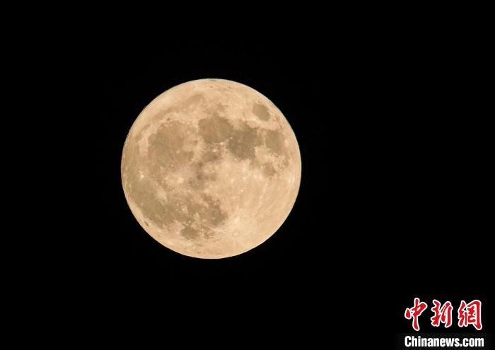 1月7日我國(guó)多地可見頭頂月、月當(dāng)頭的天象奇觀
