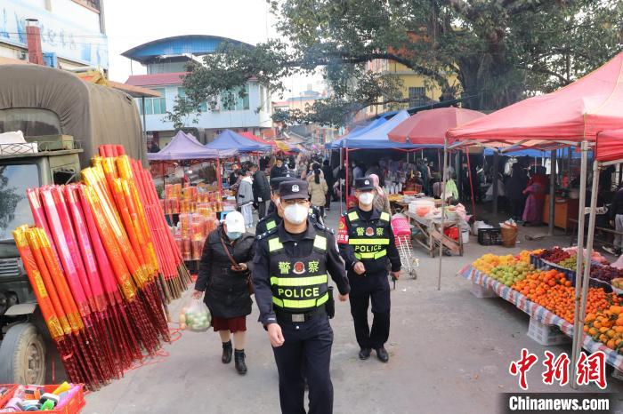 圖為民警堅守崗位。　德宏邊境管理支隊供圖